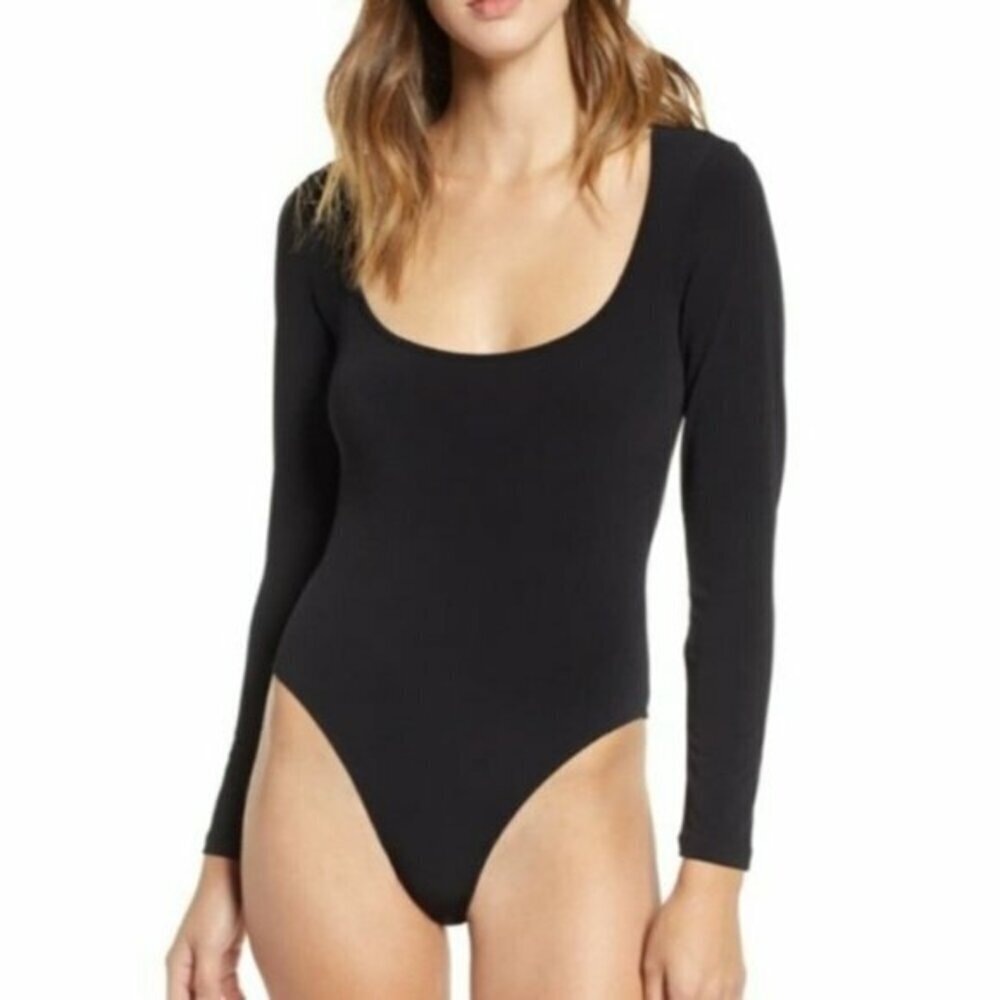 LEITH Women's Double Scoop Long Sleeve Thong Bodysuit In Black size M